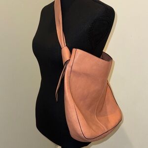 Elegant Tan Leather Shoulder Bag